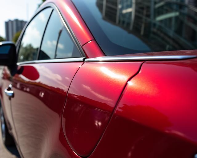 Proyecto automotriz con recubrimiento rojo especializado